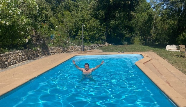 Apartamento piscina compartida 4 plazas con un baño.