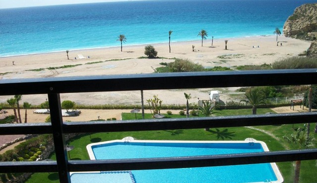Apartamento Playa Paraiso, en 1ª línea de playa, , comodo y recien reformado, soleado, con jardines, piscina, zona deportiva y la playa enfrente andando