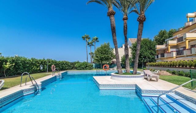 Apartamento Romana Playa with Terrace, Shared Pool, A/C & Wi-Fi