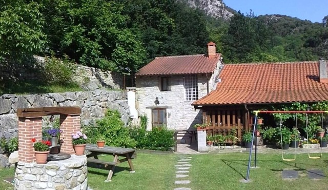 'Apartamento Rural La Tablá' with Mountain View, Private Terrace and Wi-Fi
