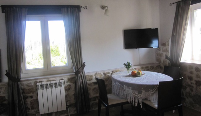Apartamento Tranquilo con Cocina, Baño, Balcón y Jardines, Vistas Panorámicas