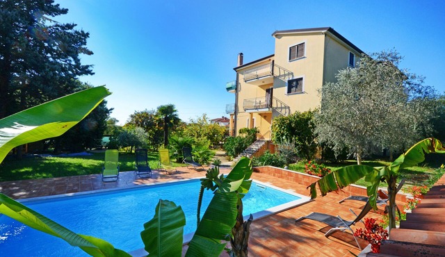 Apartamento Umag Valica, near the beach with swimming pool, 2 bedrooms, barbecue