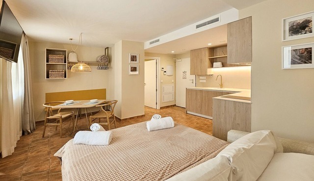 APARTAMENTOS LAS CIENCIAS T. Wifi + Parking + Aire Acondicionado