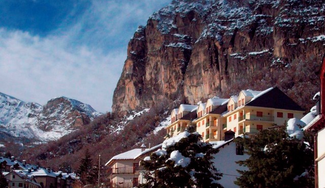 Apartamentos Escarrilla Suites 3000
