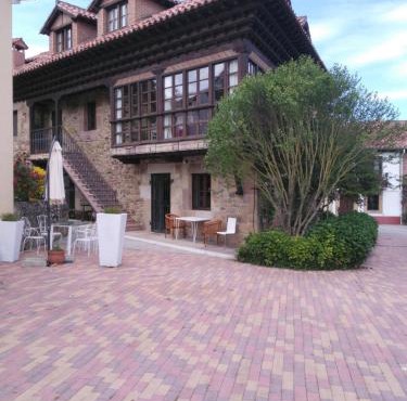 Apartamentos La Casona