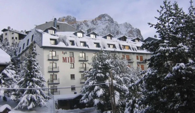 Apartamentos Midi 3000