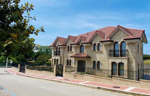 Apartamentos Palacio Alemar
