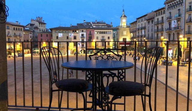 Apartaments Vicus 3 con vistas a la Plaza Mayor de Vic