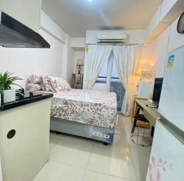 Apartemen Green Pramuka City by Kakarama Room