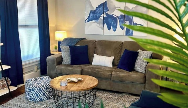 Aparthotel: Lopsy Blue -by Arena/Marshall/Hospital