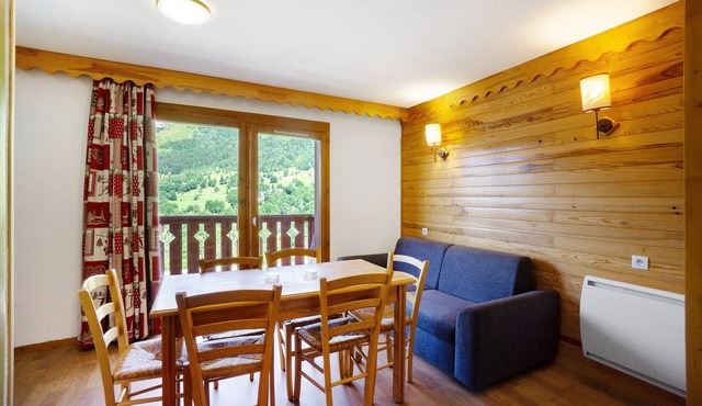 Apartment 'A1 308 Appart Au Pied Des Pistes' with Mountain View and Balcony