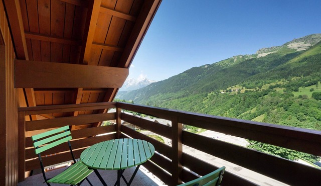 Apartment 'A2 508 Appart Au Pied Des Pistes' with Mountain View and Balcony