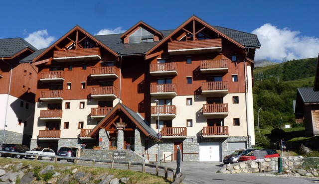 Apartment 'St François Longchamp 1650' with Mountain View, Shared Terrace and Air Conditioning
