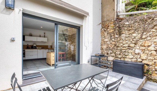 Apartment 'Le Poulailler D'alice' with Private Terrace, Wi-Fi and Air Conditioning