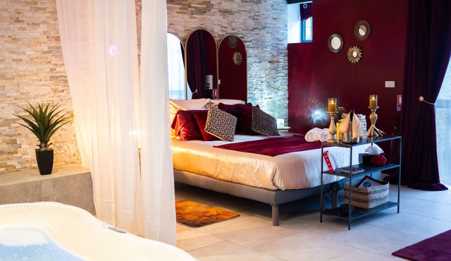 Apartment-Deluxe-Ensuite with Shower-Courtyard view-L'Ecrin de Fauve