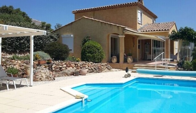 Apartment in villa with pool, oasis of relaxation, view of mountains, quiet on the edge of the village.