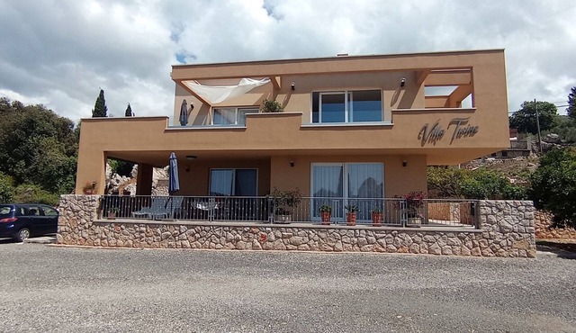 Apartman Twins 1 by Villas Guide