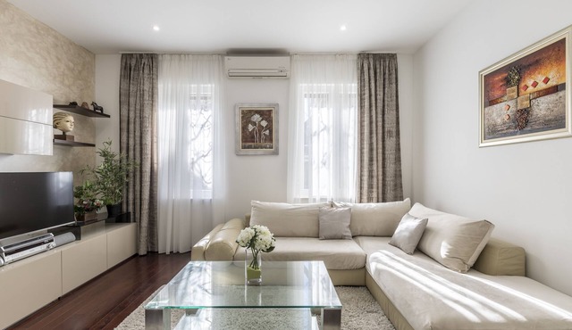 Apartman Varos in the center with private parking