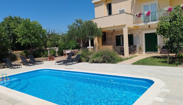 Apartmani Tetlo - Apartment with Pool near Krka NP