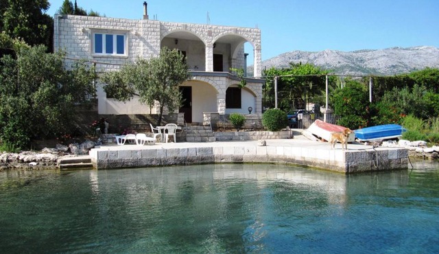 Apartmans and Rooms Dunjini Dvori