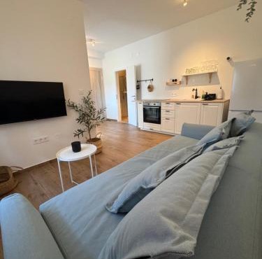 Apartmant SEASIDE - great location, 2 min from beach, sunny terrace