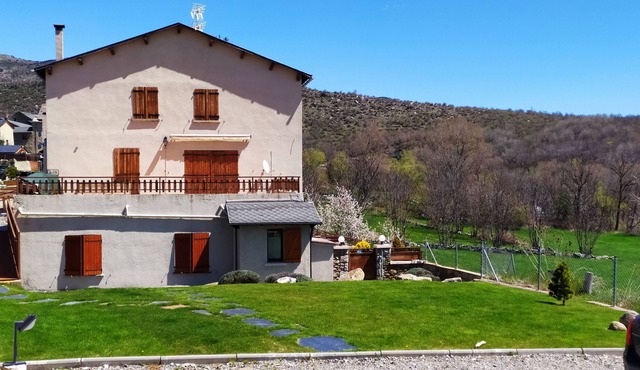 Apartment in Agoustrine, Llivia, overlooking the river.