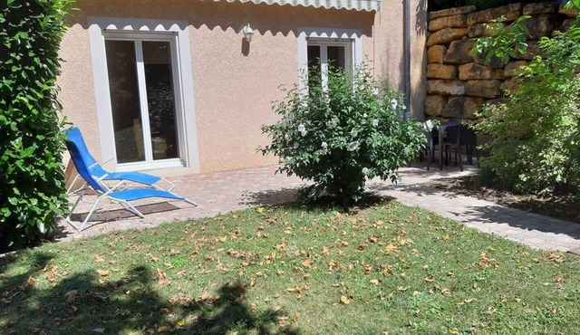 Apartment RDJ in quiet property in the countryside, near Lyon