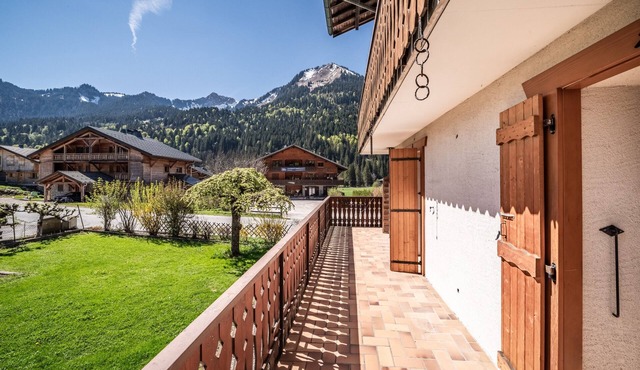 Apartment 'La Corne' with Mountain View, Private Terrace and Balcony