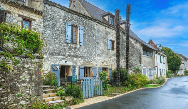 Apartment 'Les Hirondelles' with Private Terrace, Private Garden and Wi-Fi