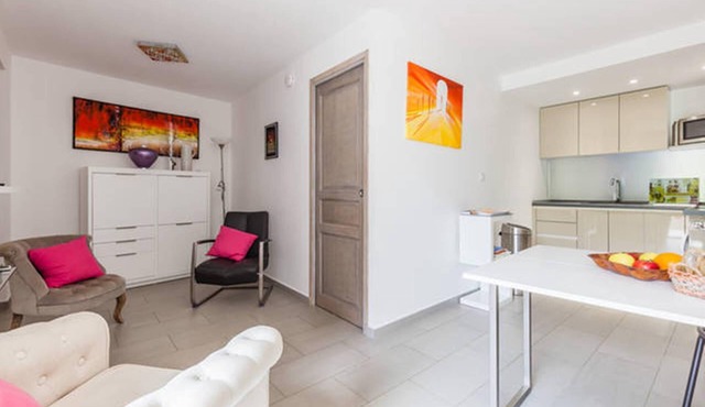 Apartment with large terrace. Furnished tourist accommodation *.