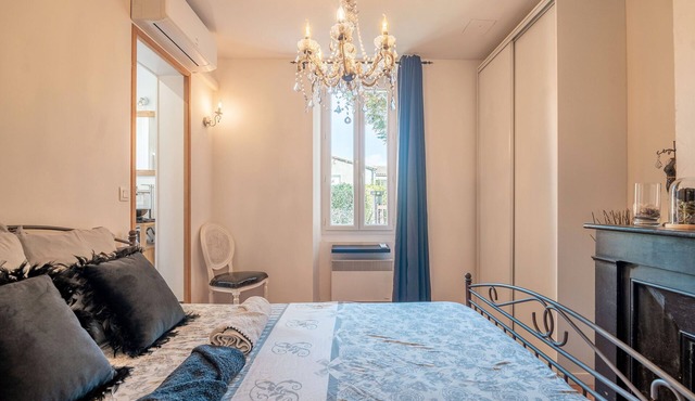 Apartment 'Baroque' with Balcony, Wi-Fi and Air Conditioning - Villeneuve-lès-Montréal