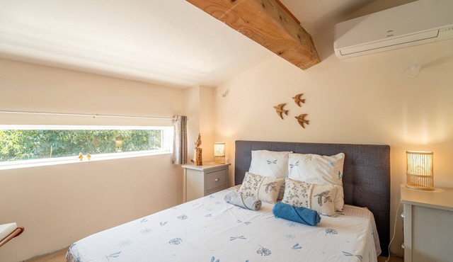 Apartment 'Oiseaux' with Shared Pool, Wi-Fi and Air Conditioning - Villeneuve-lès-Montréal