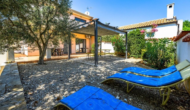 Apartment Panous 2 with shared pool in Stranici, Porec