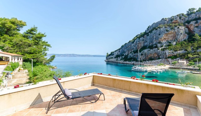 Apartments Serzane (98861-A7) - Zastrazisce - island Hvar