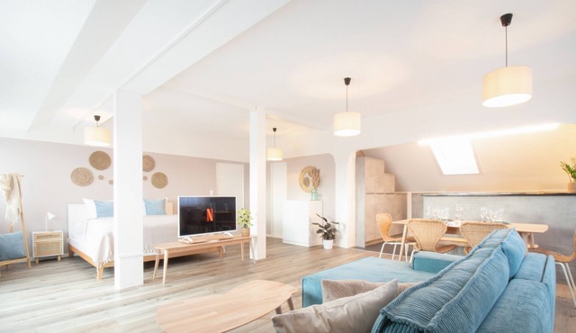 Apartment Blau I Rhine Falls I Netflix I balcony