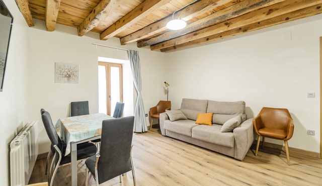 Apartment 'Tierra' with Shared Garden, Balcony and Wi-Fi