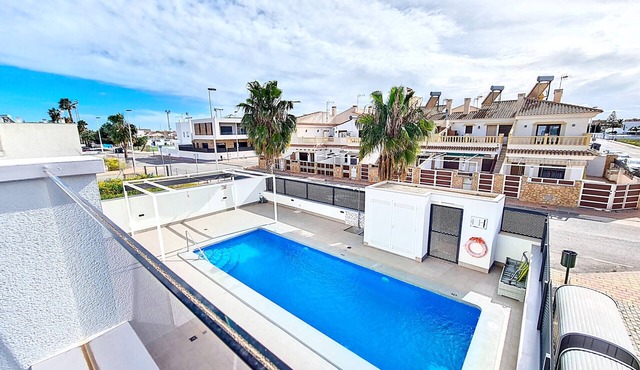 Apartment with pools views and private roof terrace