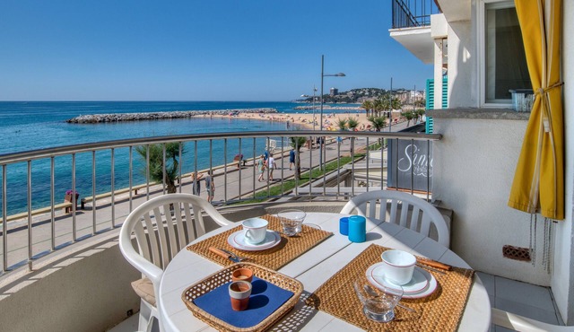 Apartment on the First Line of the Beach with Sea View & Terrace