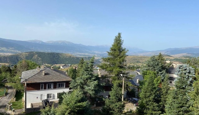 Apartment in residence with superb view and parking