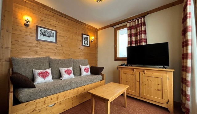 Apartment for 6, slopeside with WiFi and parking