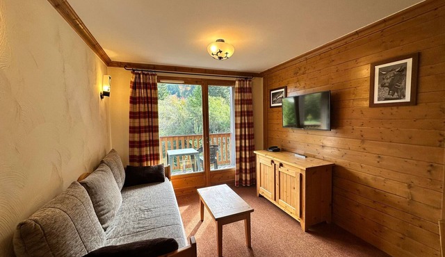Apartment for 4, ski-in/ski-out with balcony, parking included