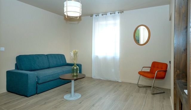 Apartment 'La Maison Du Tisserand Pa' with Wi-Fi and Air Conditioning