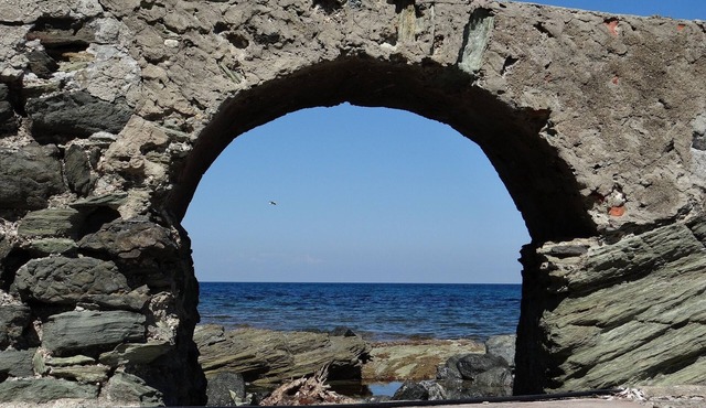 Apartment 6 persons with sea view swimming pools and mountains