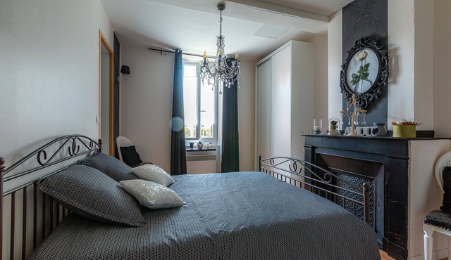 Apartment 'Baroque' with Balcony, Wi-Fi and Air Conditioning - Villeneuve-lès-Montréal