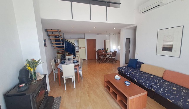 Apartment Dea (38122-A1) - Ivan Dolac - island Hvar