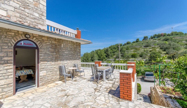 Apartments Drazen (59221-A1) - Stomorska - island Solta