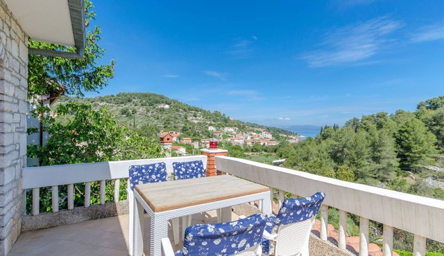 Apartments Drazen (59221-A4) - Stomorska - island Solta