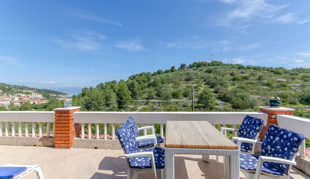 Apartments Drazen (59221-A3) - Stomorska - island Solta