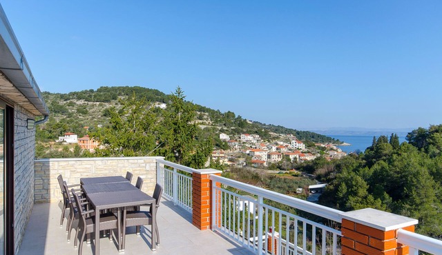 Apartments Drazen (59221-A6) - Stomorska - island Solta