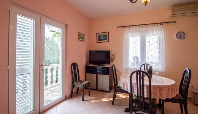Apartments Mari (102711-A1) - Stomorska - island Solta